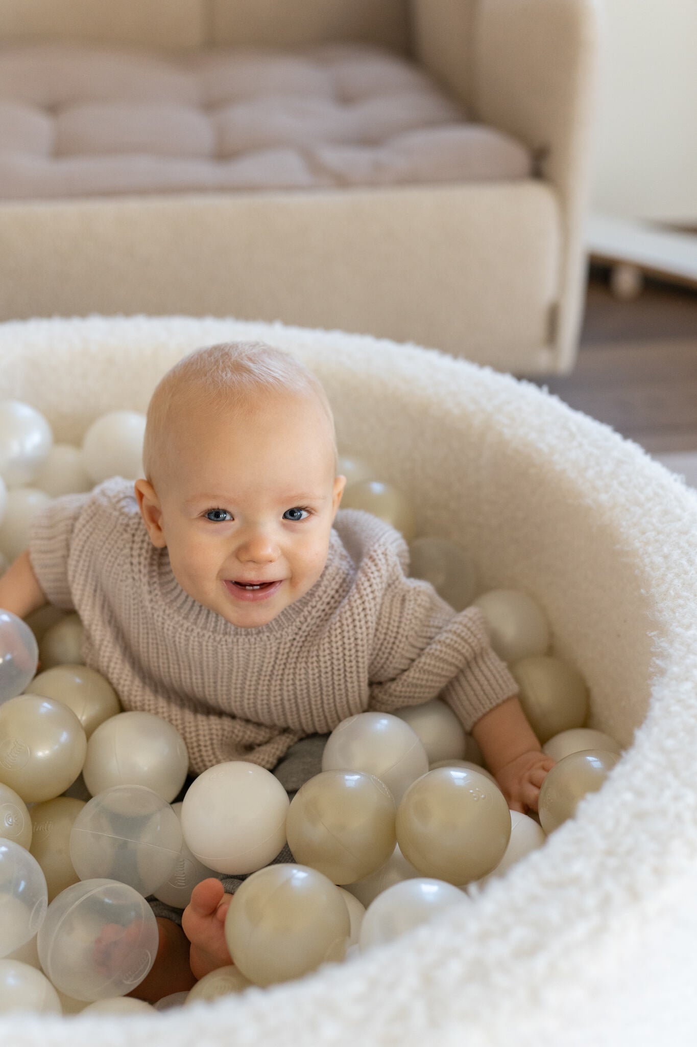 Bällebad 90x40 Schleife, 300 weiße Bälle (transparent, weiß, perlmuttfarben, hellperlmuttrosa, hellperlmuttblau)