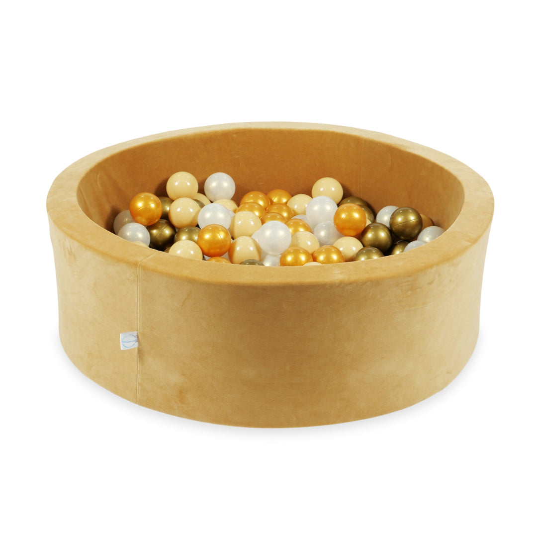 Schaumstoffspielbereich mit Hügel und mikrofein samtweichem Karamellbecken + 100 Bälle (transparent, weiß, perlmuttfarben, grau, hellgold)