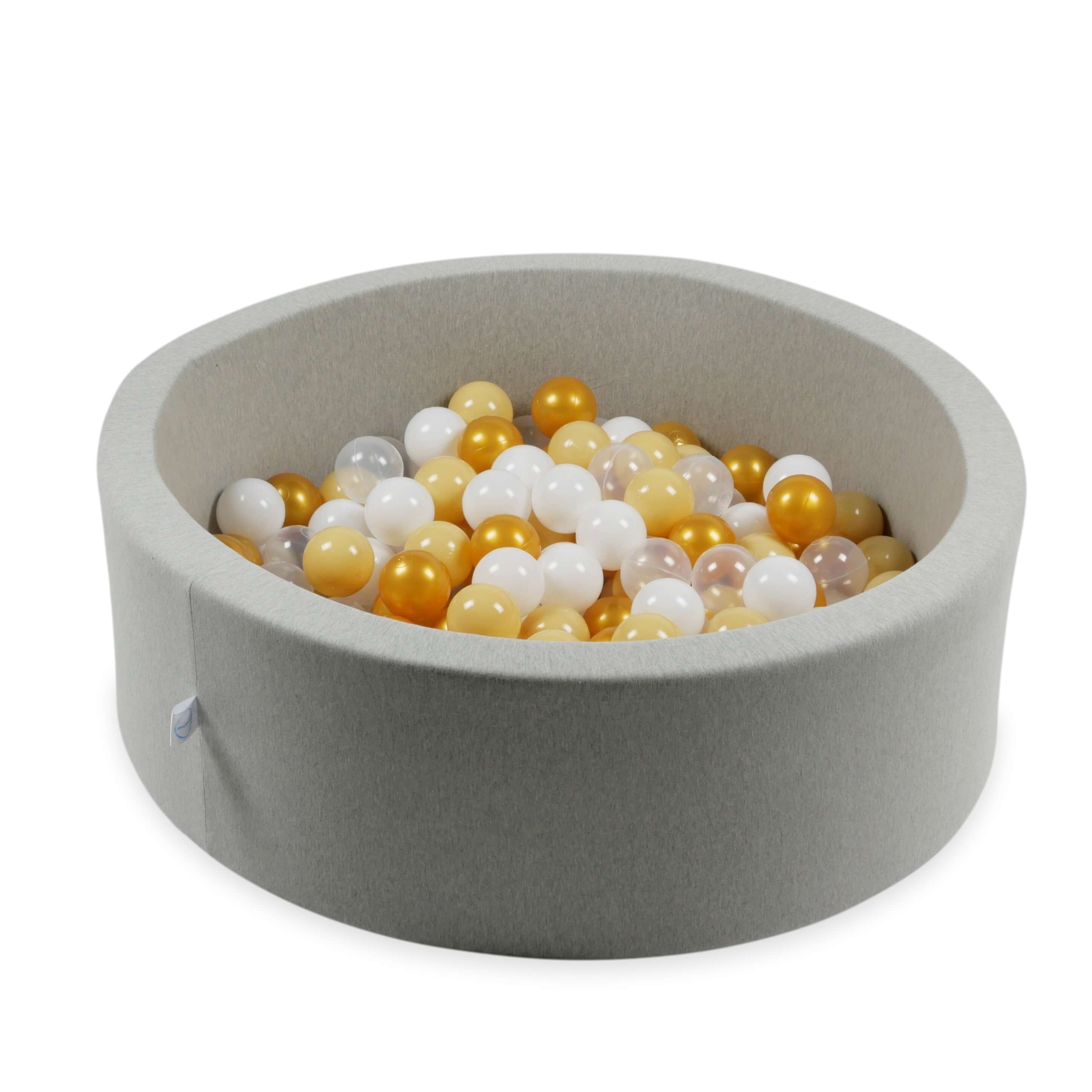 25 Spielbälle mit 7 cm Durchmesser in Weiß, Transparent, Gold und Beige.