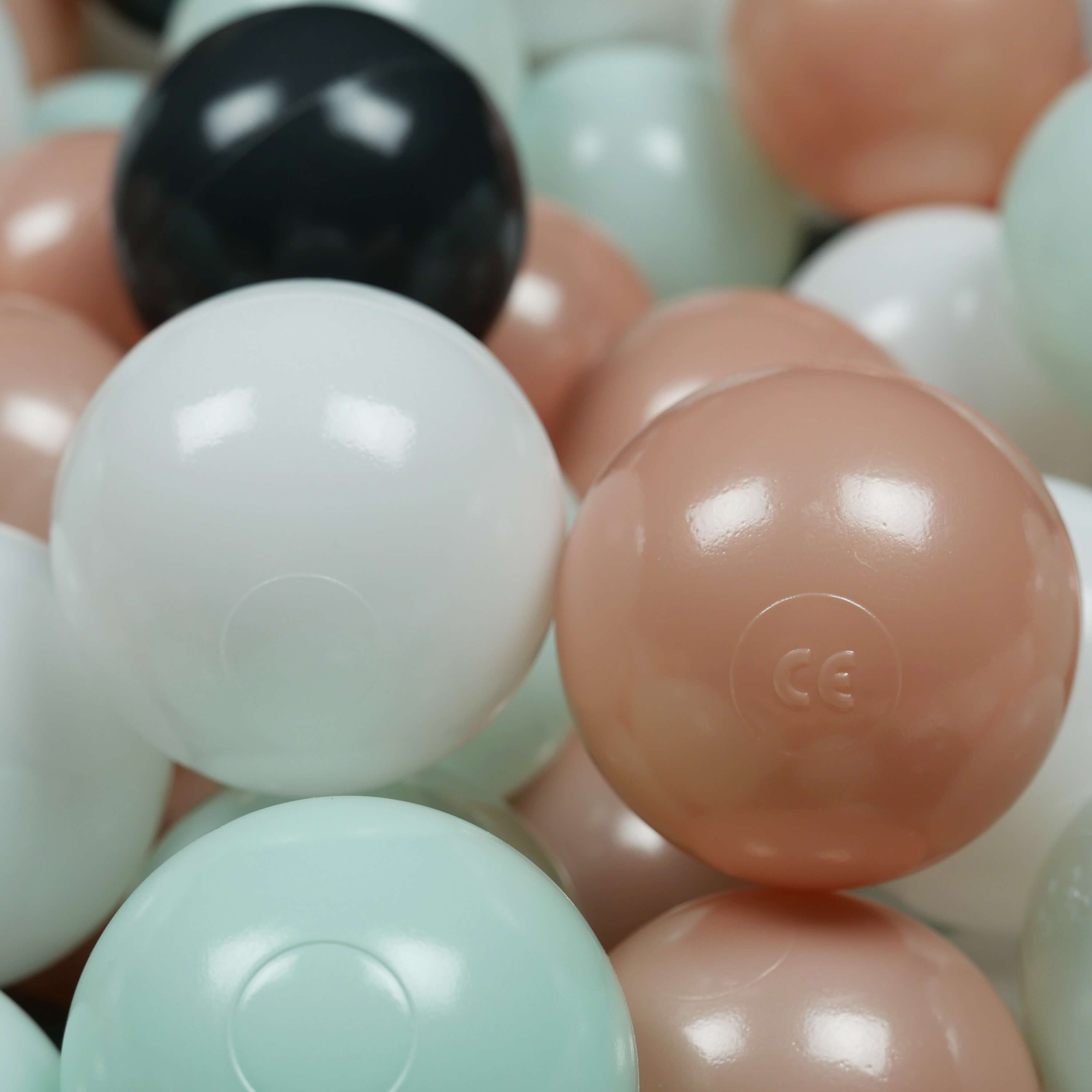 200 Spielbälle mit 7 cm Durchmesser in Weiß, Graphit, Roségold und Hellmint.