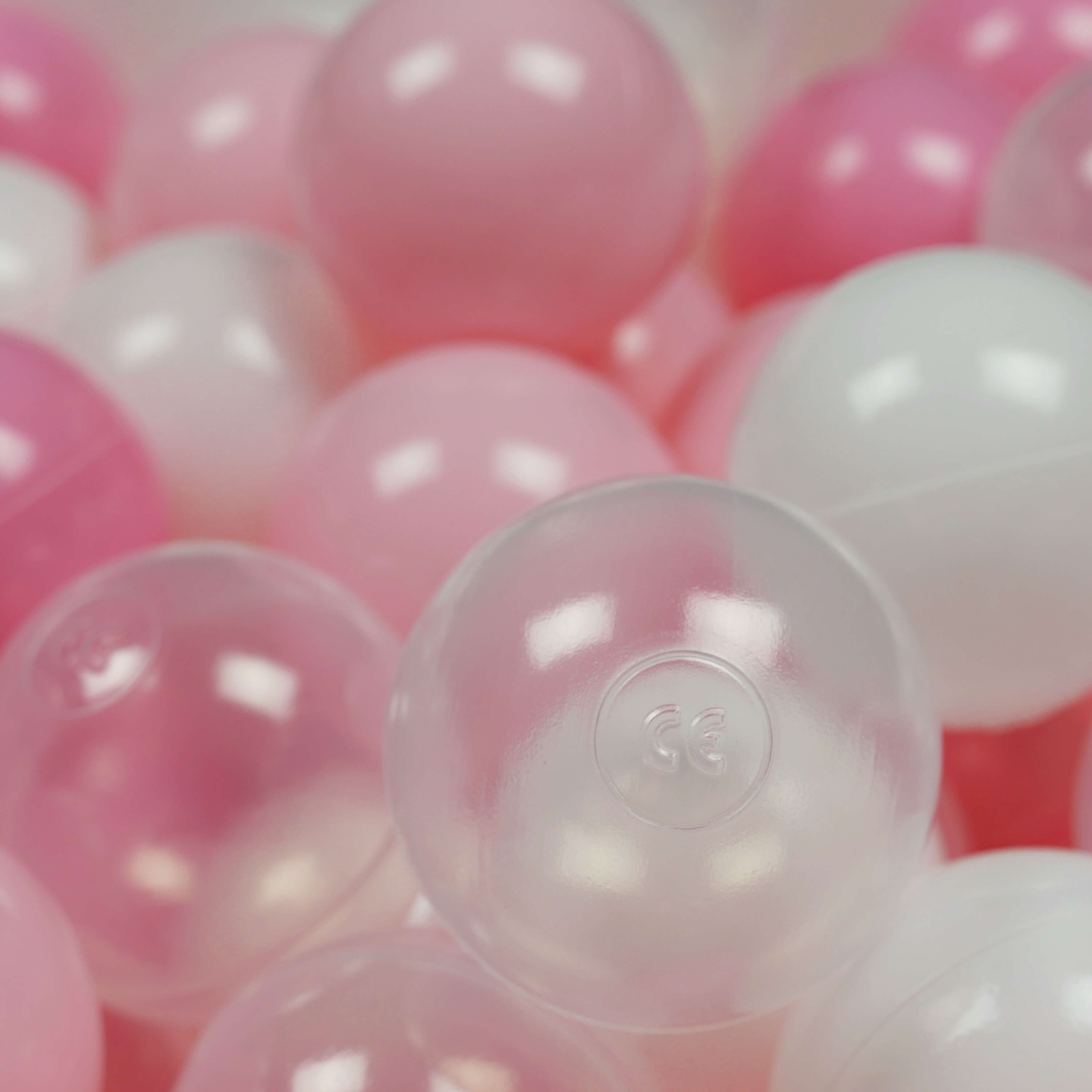 25 Spielbälle mit 7 cm Durchmesser in Weiß, Transparent, Hellrosa und Puderrosa