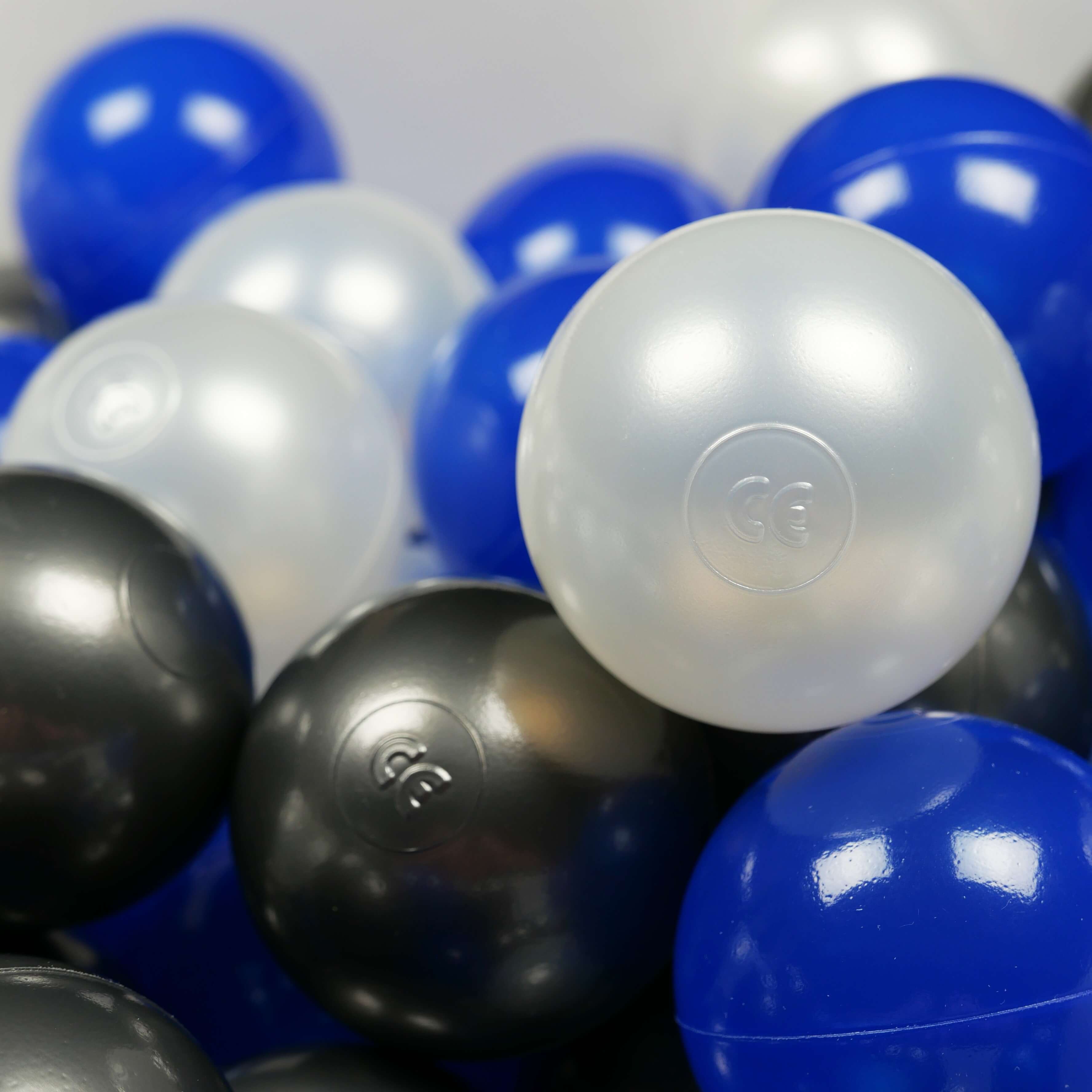 500 Stück Spielbälle mit 7 cm Durchmesser in den Farben Perlmutt, Metallic-Graphit und Blau.