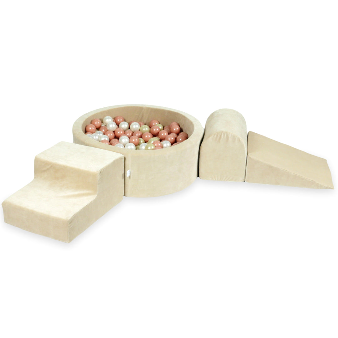 Schaumstoffspielbereich mit Hügel und Pool, mikrofein samtweich beige + 100 Bälle (hellgold, silber, perlmutt, transparent)