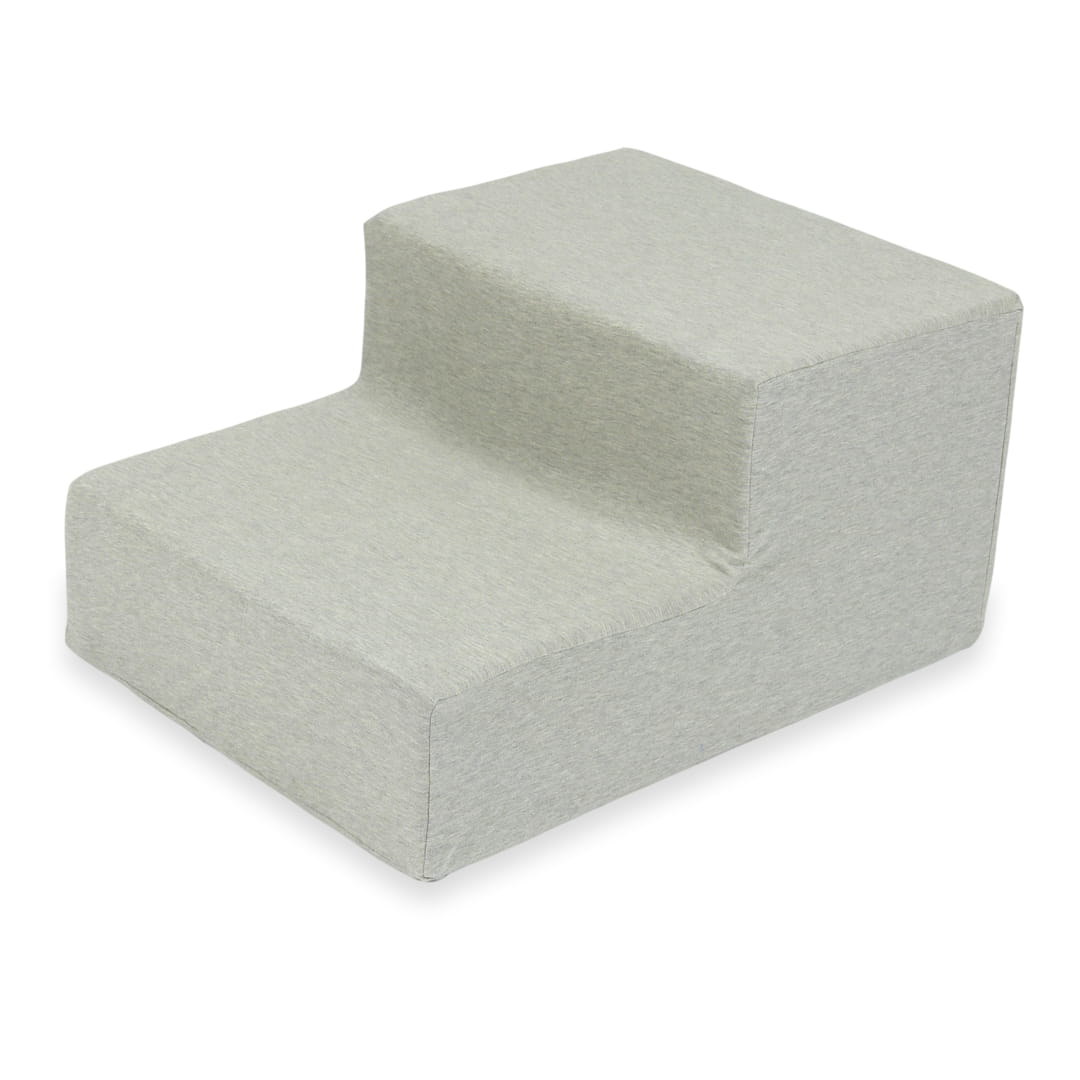 Hellgraue Schaumstoffstufen für den Spielplatz