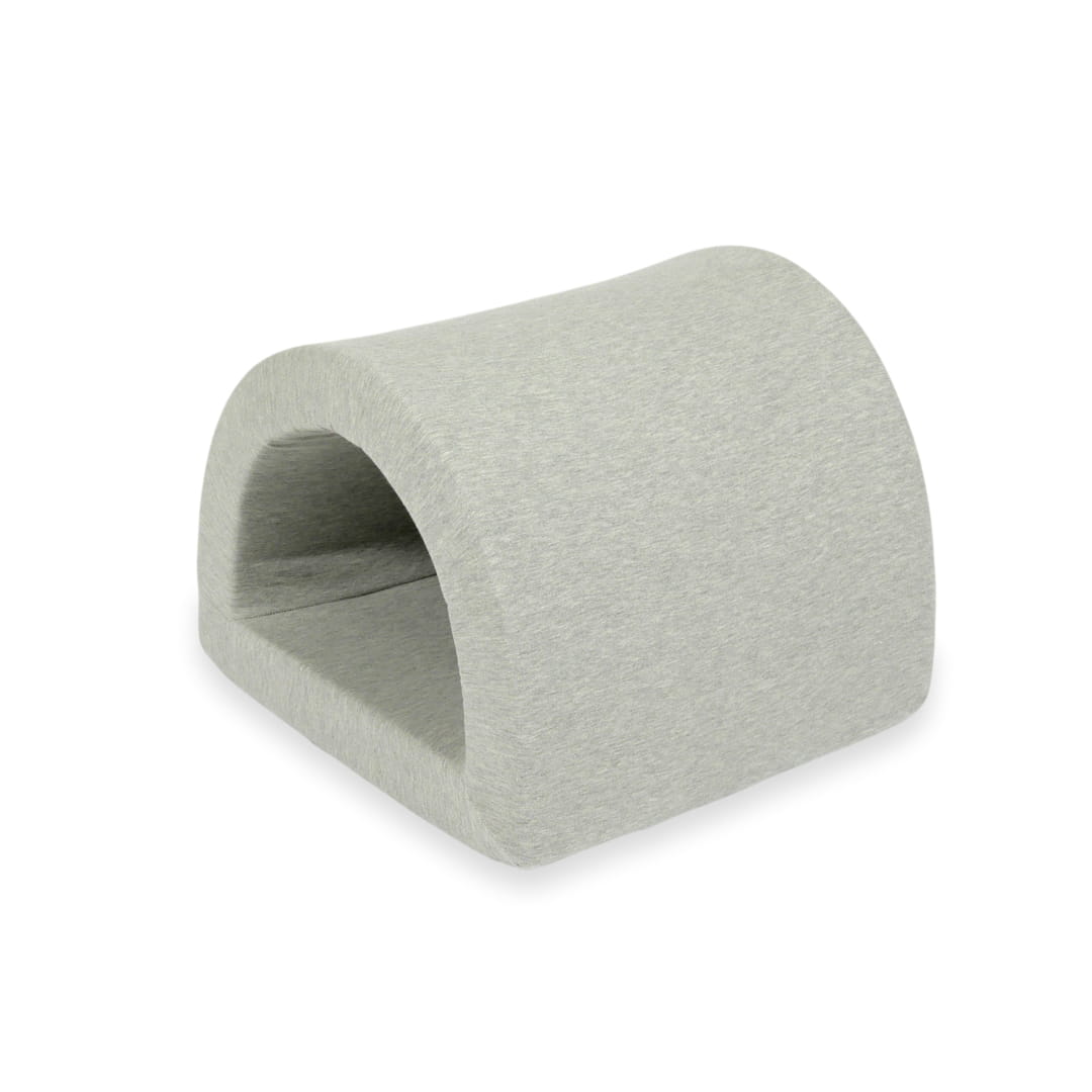 Hellgraue Schaumstoffbrücke für den Spielplatz