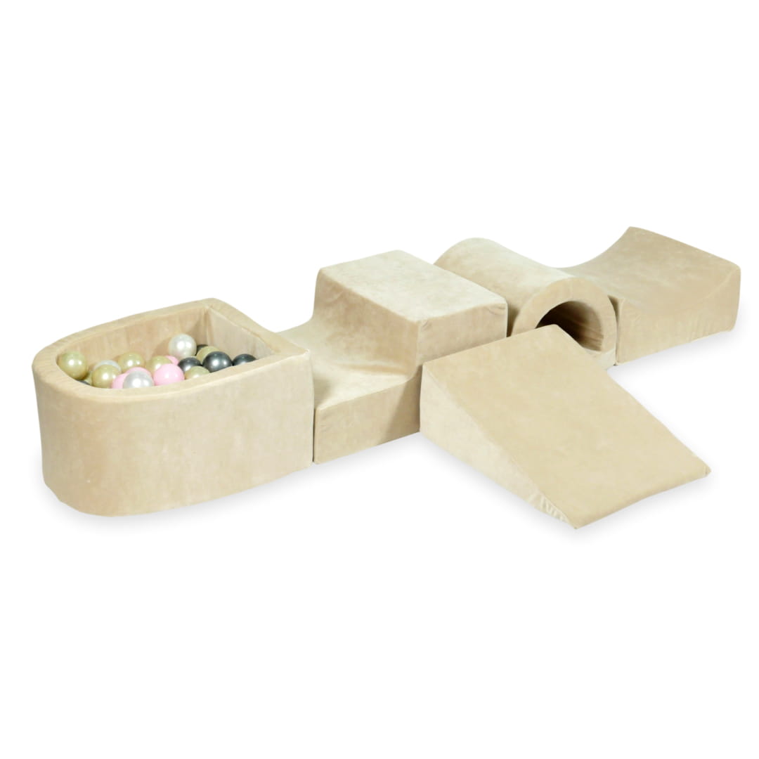 Schaumstoffspielbereich mit Brücke und weichem, beigefarbenem Mikrosamt-Pool + 100 Bälle (hellrosa, hellgold, perlmuttfarben, silber)