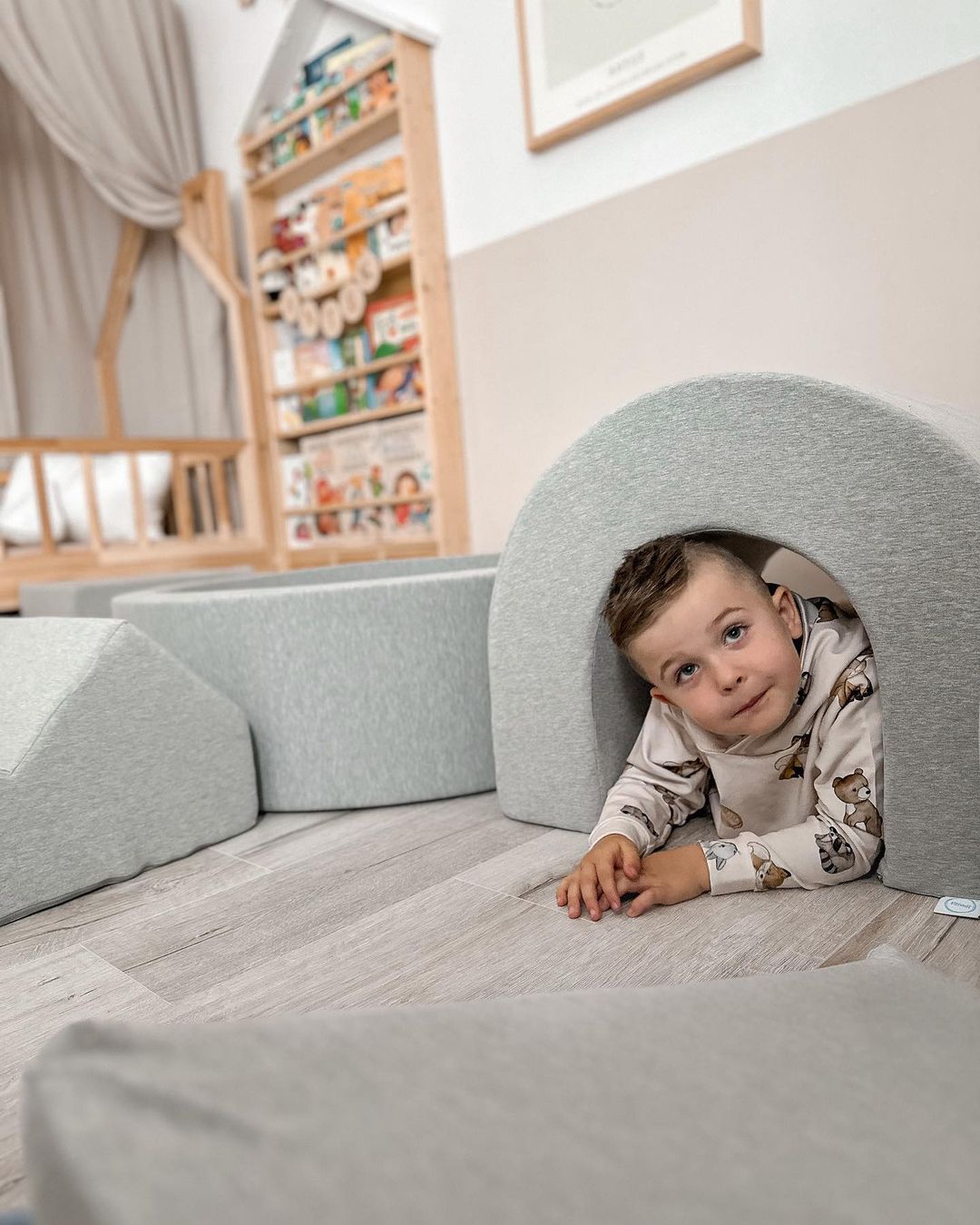 Schaumstoffspielbereich mit rundem Pool 90x30 Hellgrau + 5 Elemente + 200 Bälle (transparent, weiß, grau, puderrosa)