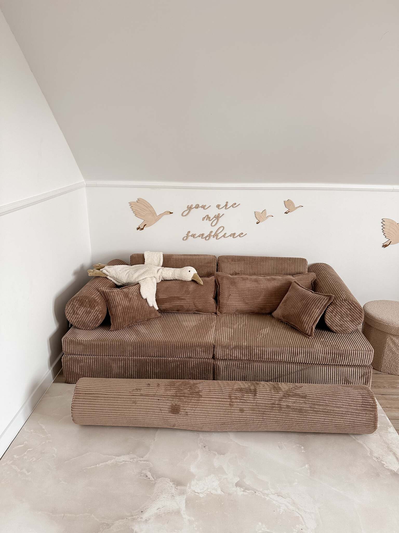 Luxuriöses Montessori-Spielsofa aus Cord