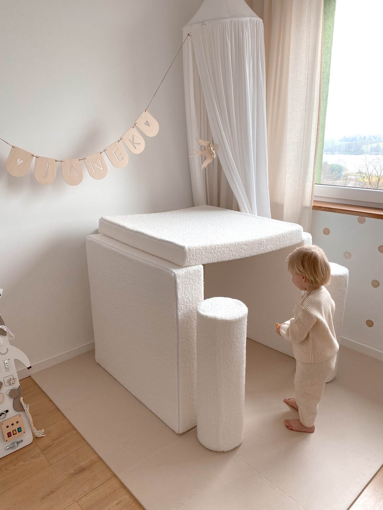 Montessori Comfort Bouclé Weißes Spielsofa