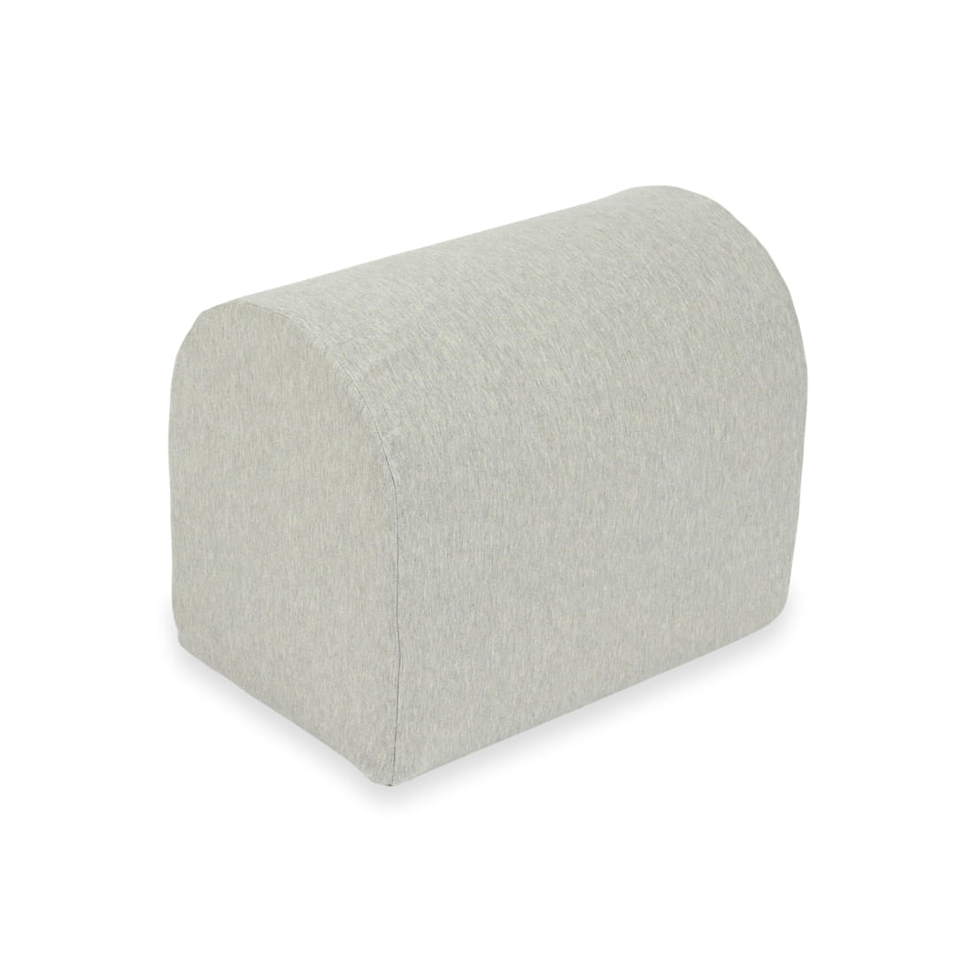 Hellgrauer Schaumstoffhügel für den Spielplatz